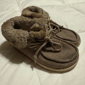Hey Dude | Kids Plush Shoes | Unisex | Size 13 | Brown Taupe